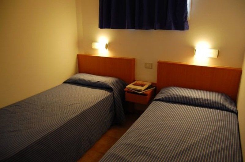 Apartamentos Karina Πλάγια ντελ Ινγκλές Εξωτερικό φωτογραφία
